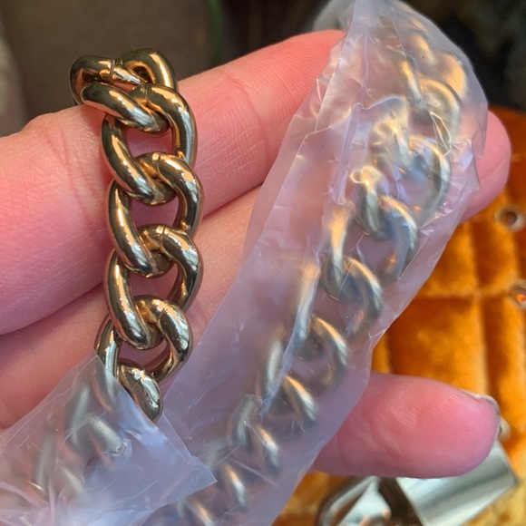 Authentic KURT GEIGER LONDON Velvet magnetic closure convertible Crosb/Shoulder - Picture 5 of 15